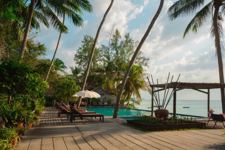 The Best Hotel Safety Tips for Solo Women Travelers